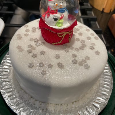 Handcrafted Cakes - Snowglobe Christmas Cake (2022)