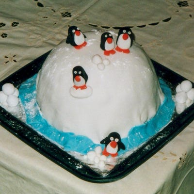 Handcrafted Cakes - Christmas Cake Penguins (1999)