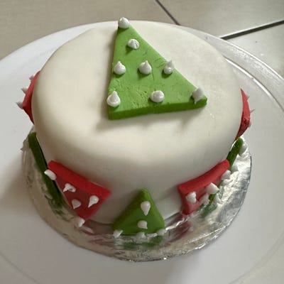 Handcrafted Cakes - Tree Christmas Cake (small) (2023)