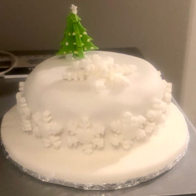 Handcrafted Cakes - Tree Flake Christmas Cake (small)(2020)